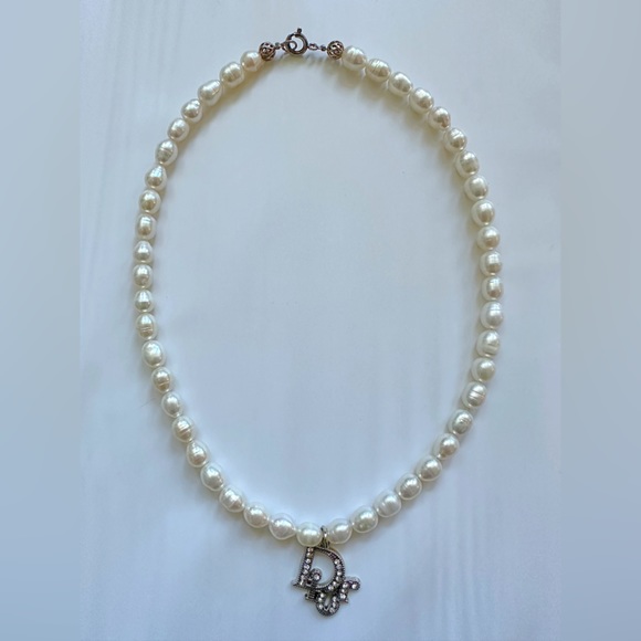 Dior Charm with vintage 16” fresh water Pearl necklace - Picture 5 of 6
